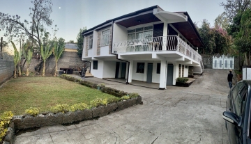 1000s.m House for Rent